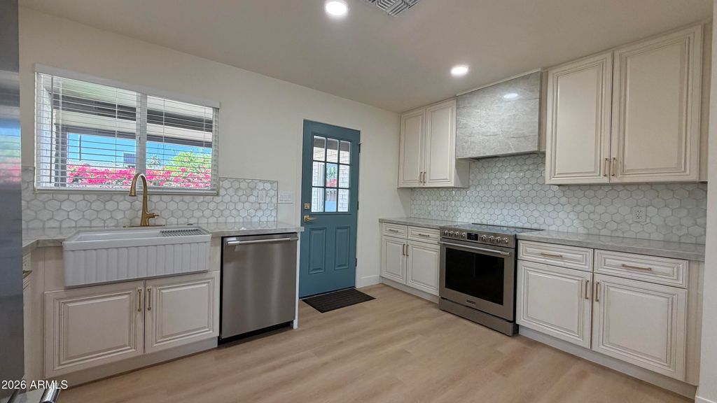 1707 W HIGHLAND Avenue, Phoenix, AZ 85015 — photo 5