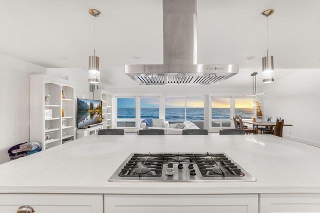 204 Shoreview Avenue, Pacifica, CA 94044