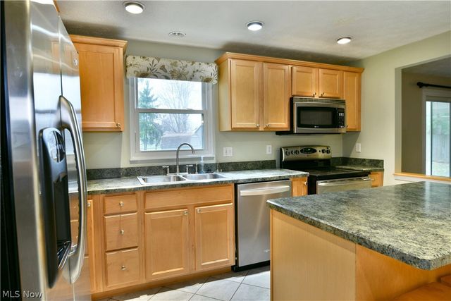 1756 Penny Lane, Youngstown, OH 44515