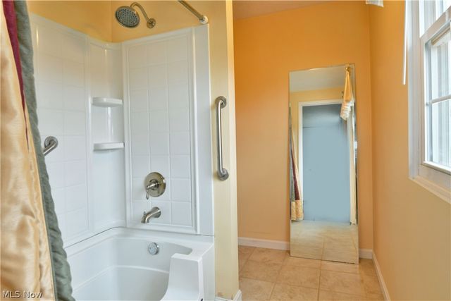 1756 Penny Lane, Youngstown, OH 44515