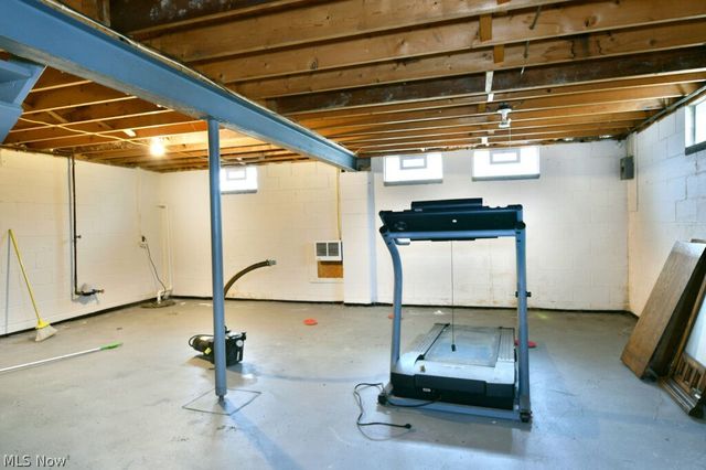 1756 Penny Lane, Youngstown, OH 44515