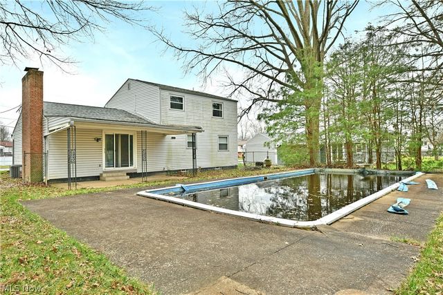 1756 Penny Lane, Youngstown, OH 44515