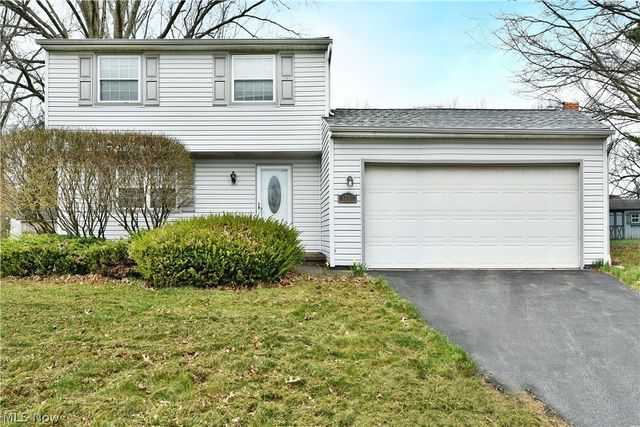 1756 Penny Lane, Youngstown, OH 44515