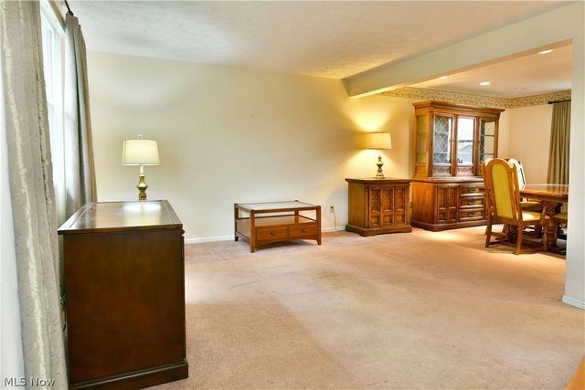 1756 Penny Lane, Youngstown, OH 44515