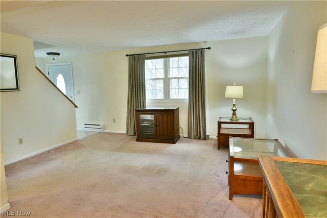 1756 Penny Lane, Youngstown, OH 44515