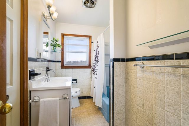 2110 ORANGE ST, Staunton, VA 24401