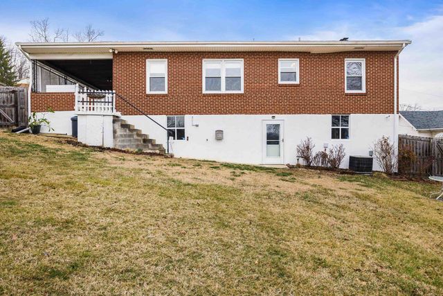 2110 ORANGE ST, Staunton, VA 24401