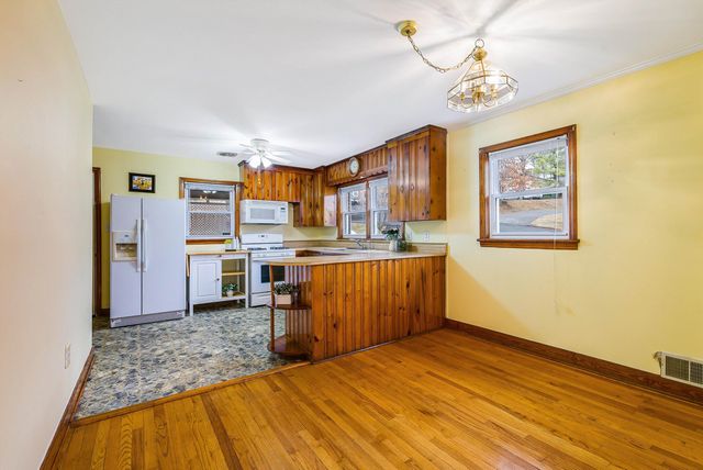 2110 ORANGE ST, Staunton, VA 24401