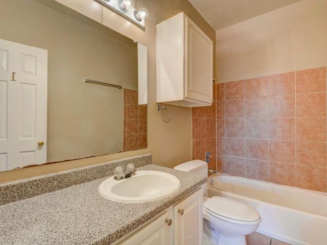 2502 Leon ST 102, Austin, TX 78705