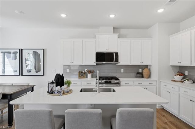 1802 Pheasant Trace Circle, Kernersville, NC 27284