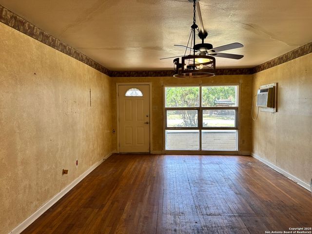 223 Nash Blvd, San Antonio, TX 78223