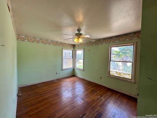 223 Nash Blvd, San Antonio, TX 78223