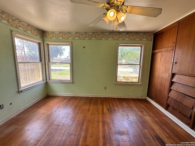 223 Nash Blvd, San Antonio, TX 78223