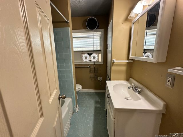 223 Nash Blvd, San Antonio, TX 78223