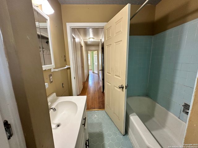 223 Nash Blvd, San Antonio, TX 78223
