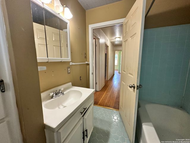 223 Nash Blvd, San Antonio, TX 78223