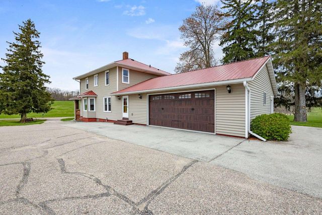 E721 COUNTY ROAD MM, Iola, WI 54945