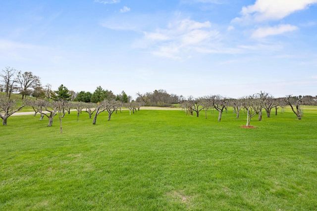 E721 COUNTY ROAD MM, Iola, WI 54945