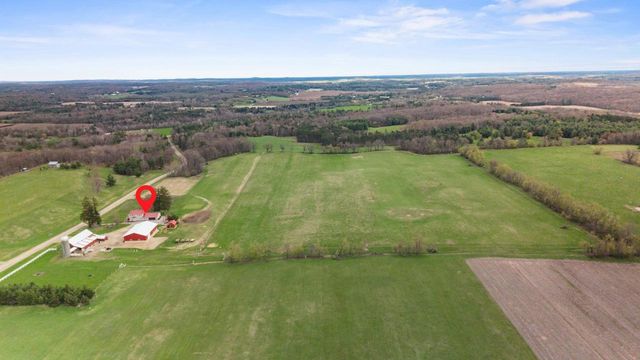 E721 COUNTY ROAD MM, Iola, WI 54945