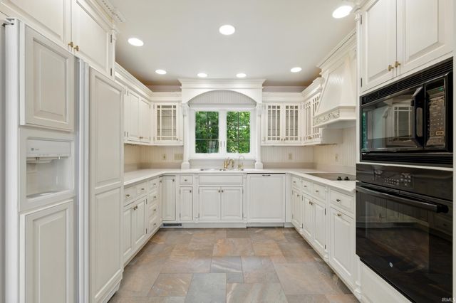 2818 Little Turtle Trail, Fort Wayne, IN 46804