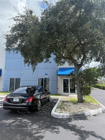 4960 NW 165th St B1, Miami Gardens, FL 33014