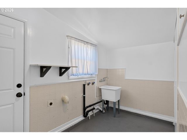 3205 Ne 83RD Ave, Portland, OR 97220