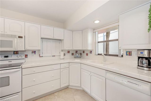 1007 Anglers CV J204, Marco Island, FL 34145