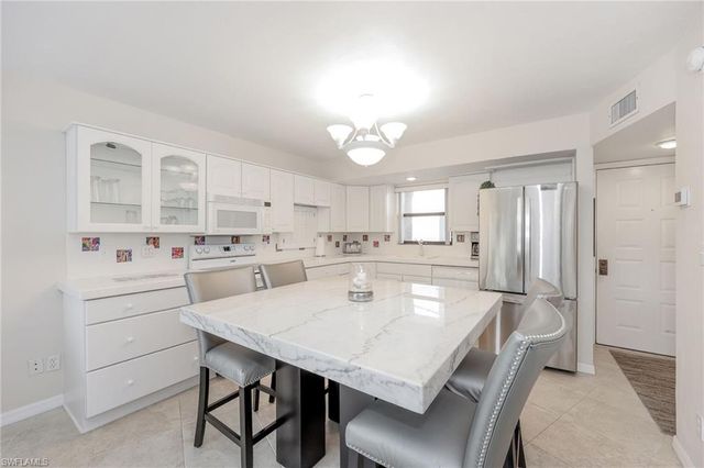 1007 Anglers CV J204, Marco Island, FL 34145