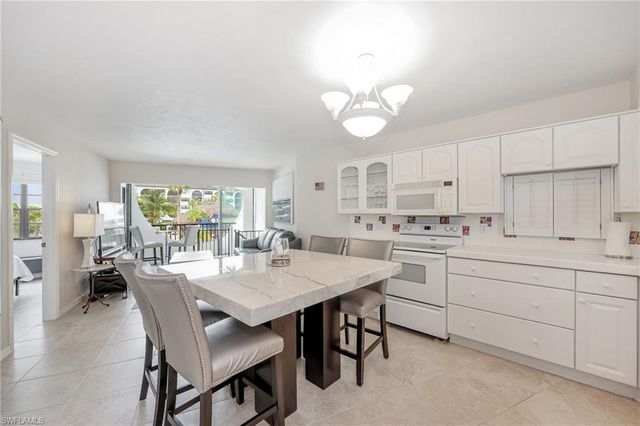 1007 Anglers CV J204, Marco Island, FL 34145