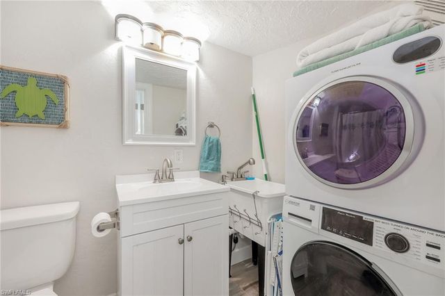 1007 Anglers CV J204, Marco Island, FL 34145