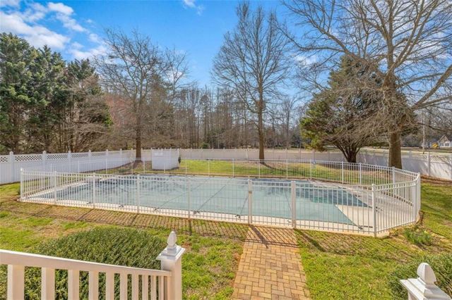 26 Ashland Drive, Commerce, GA 30529
