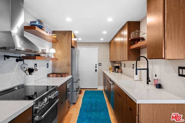 321 N Oakhurst Drive 601, Beverly Hills, CA 90210