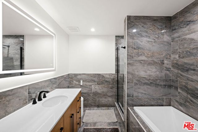 321 N Oakhurst Drive 601, Beverly Hills, CA 90210
