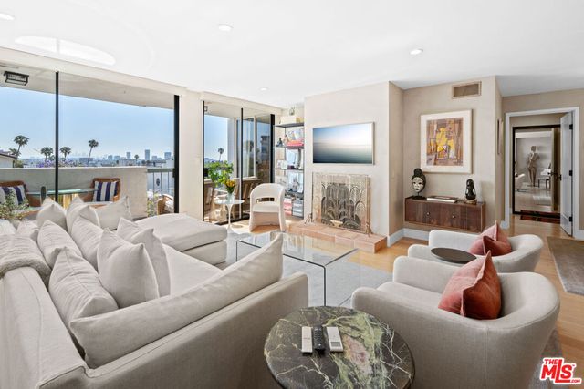 321 N Oakhurst Drive 601, Beverly Hills, CA 90210