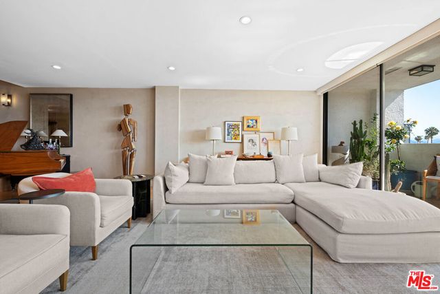 321 N Oakhurst Drive 601, Beverly Hills, CA 90210