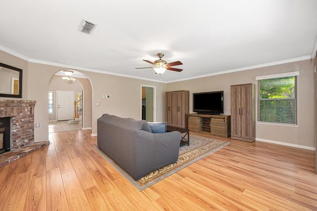 2901 Brenda Way, West Sacramento, CA 95691