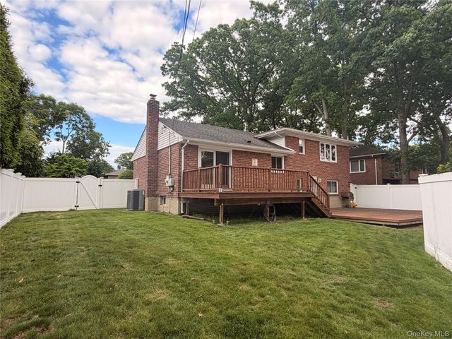748 Leslie Lane, East Meadow, NY 11554