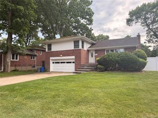 748 Leslie Lane, East Meadow, NY 11554