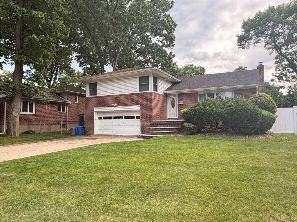 748 Leslie Lane, East Meadow, NY 11554