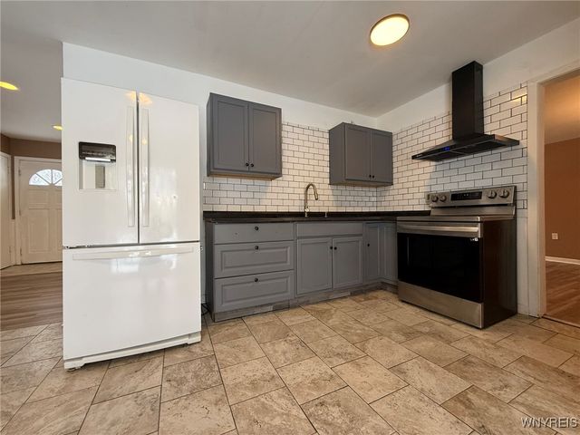 52 Carol Lane, Grand Island, NY 14072