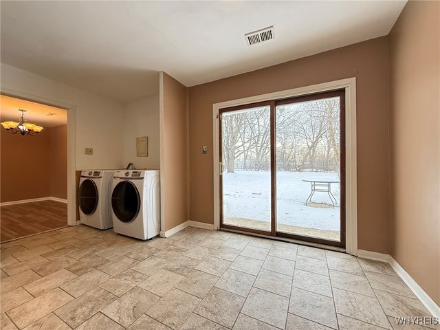 52 Carol Lane, Grand Island, NY 14072