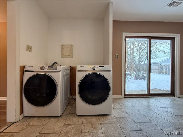 52 Carol Lane, Grand Island, NY 14072