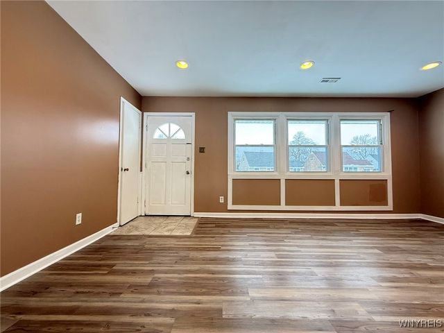 52 Carol Lane, Grand Island, NY 14072