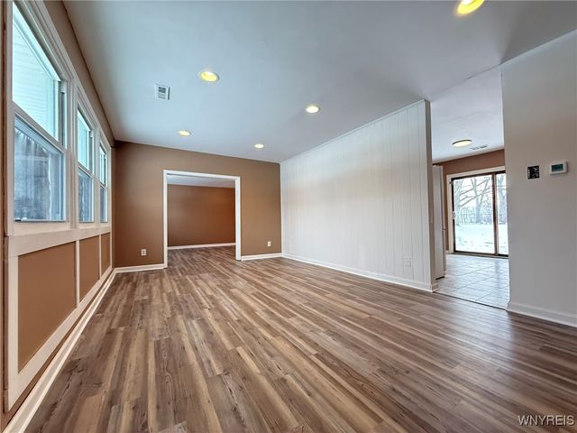 52 Carol Lane, Grand Island, NY 14072