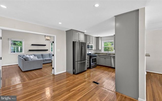 1109 HILLCREST DR SW, Vienna, VA 22180