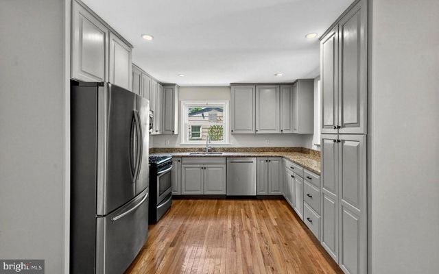 1109 HILLCREST DR SW, Vienna, VA 22180