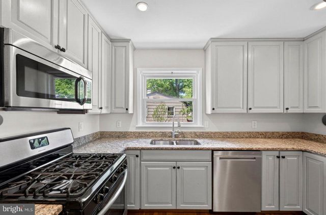 1109 HILLCREST DR SW, Vienna, VA 22180