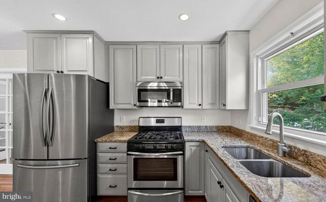 1109 HILLCREST DR SW, Vienna, VA 22180