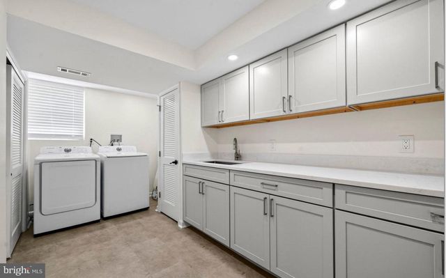 1109 HILLCREST DR SW, Vienna, VA 22180