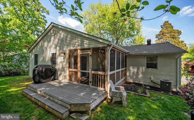 1109 HILLCREST DR SW, Vienna, VA 22180